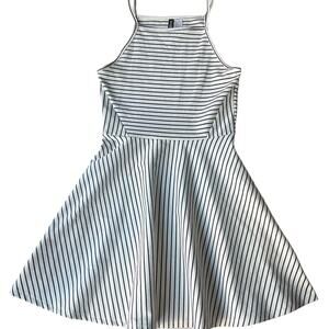 H&M Divided Women’s Sleeveless Knee-length Dress size 8 US, White & Black